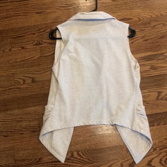 Wet seal sleeveless cardigan - Picture 2 of 4